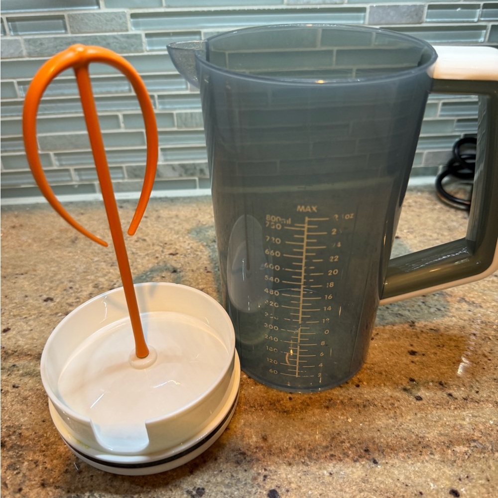 Baby Brezza 28 oz One Step Mixer Pitcher